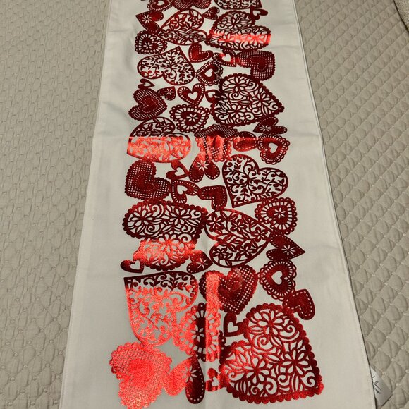 VALENTINES TABLE RUNNER - Picture 2 of 3